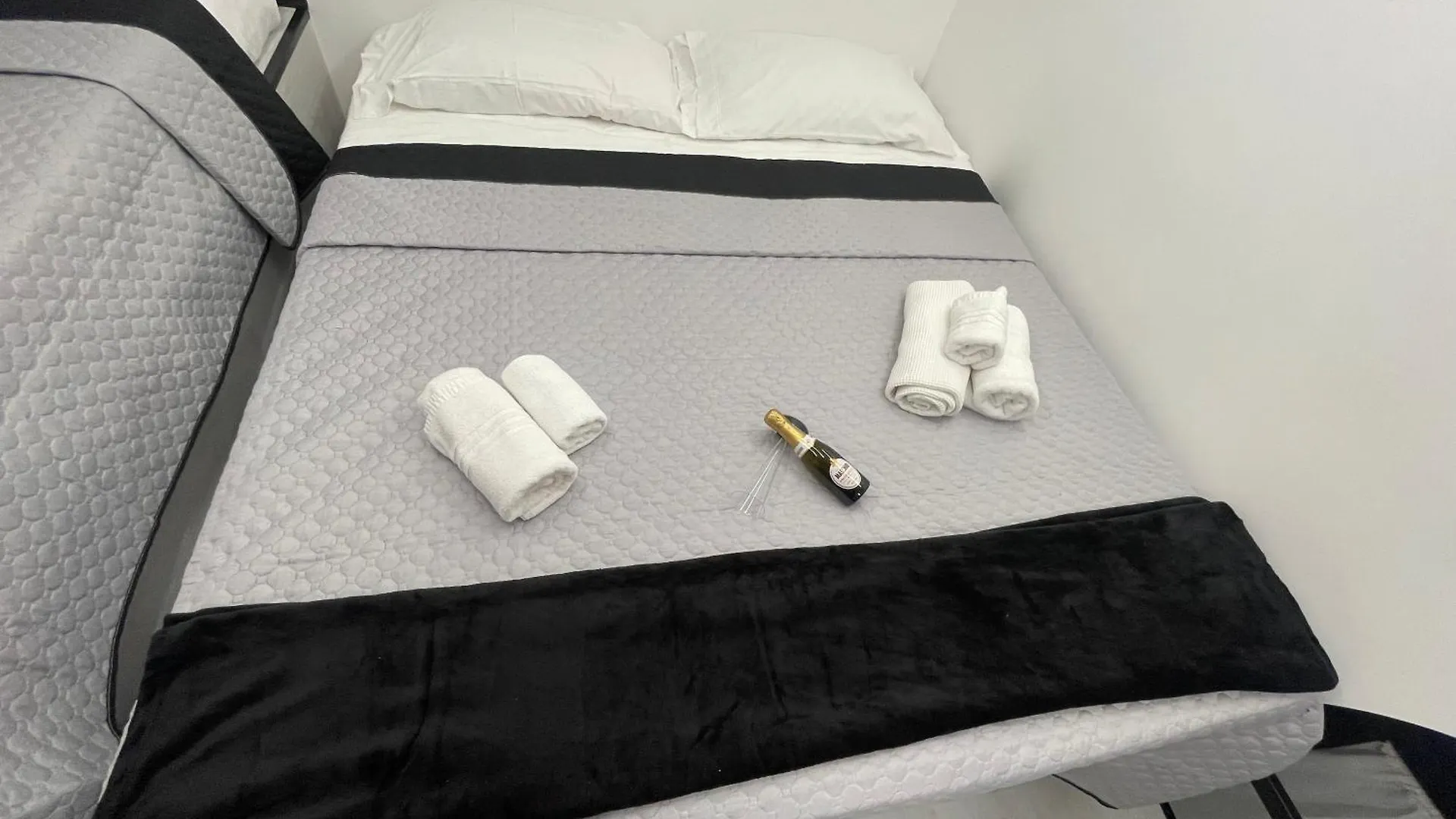 Guest house Lux House Naples Airport Hotel