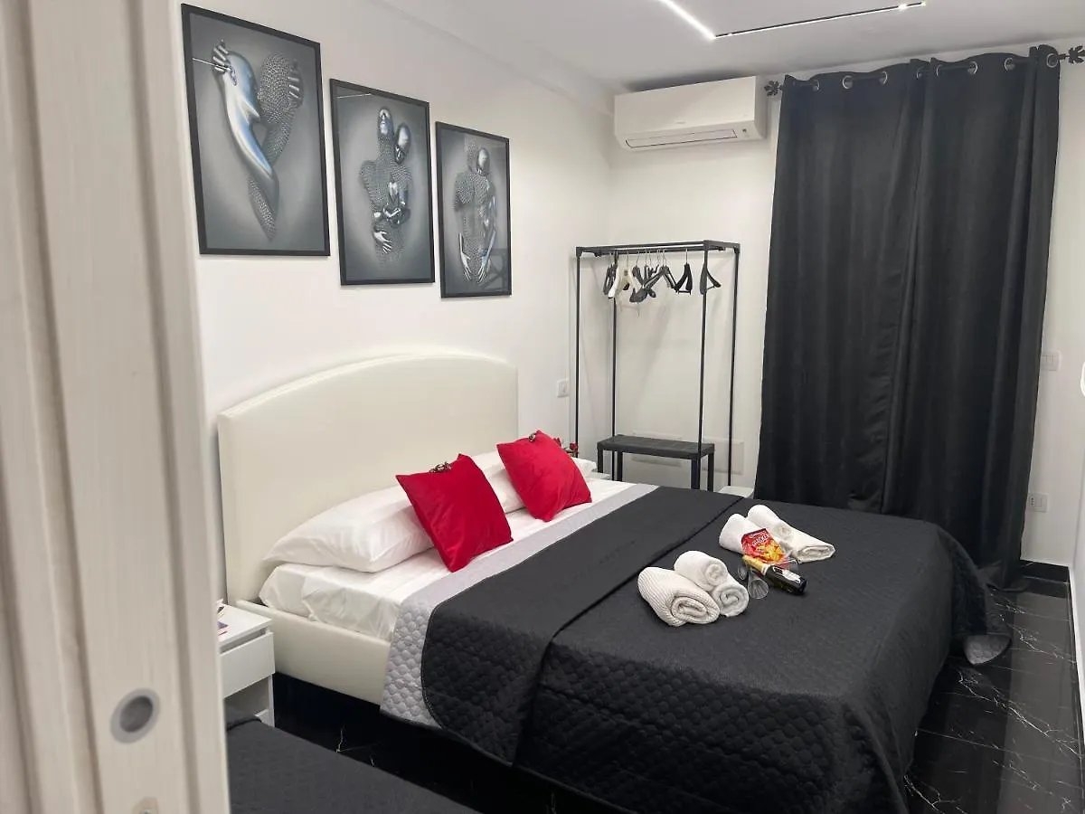 Отель Lux House Naples Airport Гостевой дом