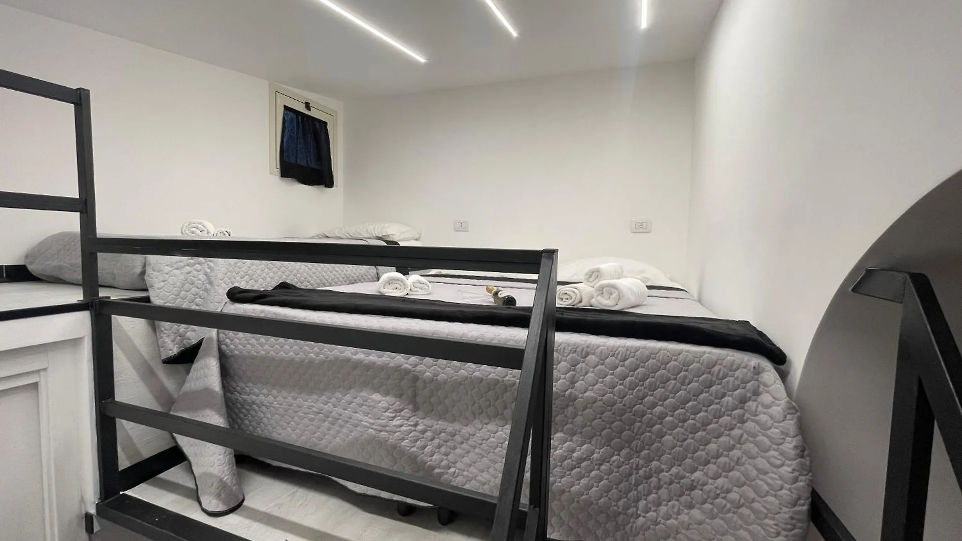 Гостевой дом Отель Lux House Naples Airport