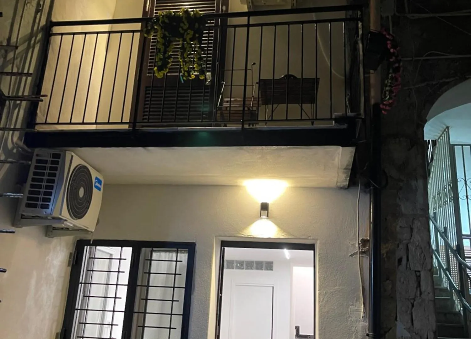 Отель Lux House Naples Airport 0*,