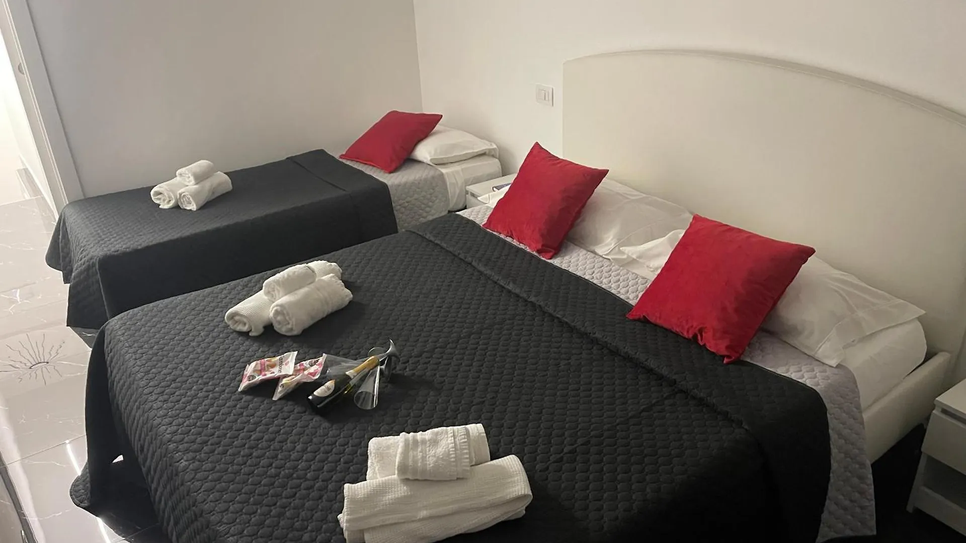 Отель Lux House Naples Airport Италия