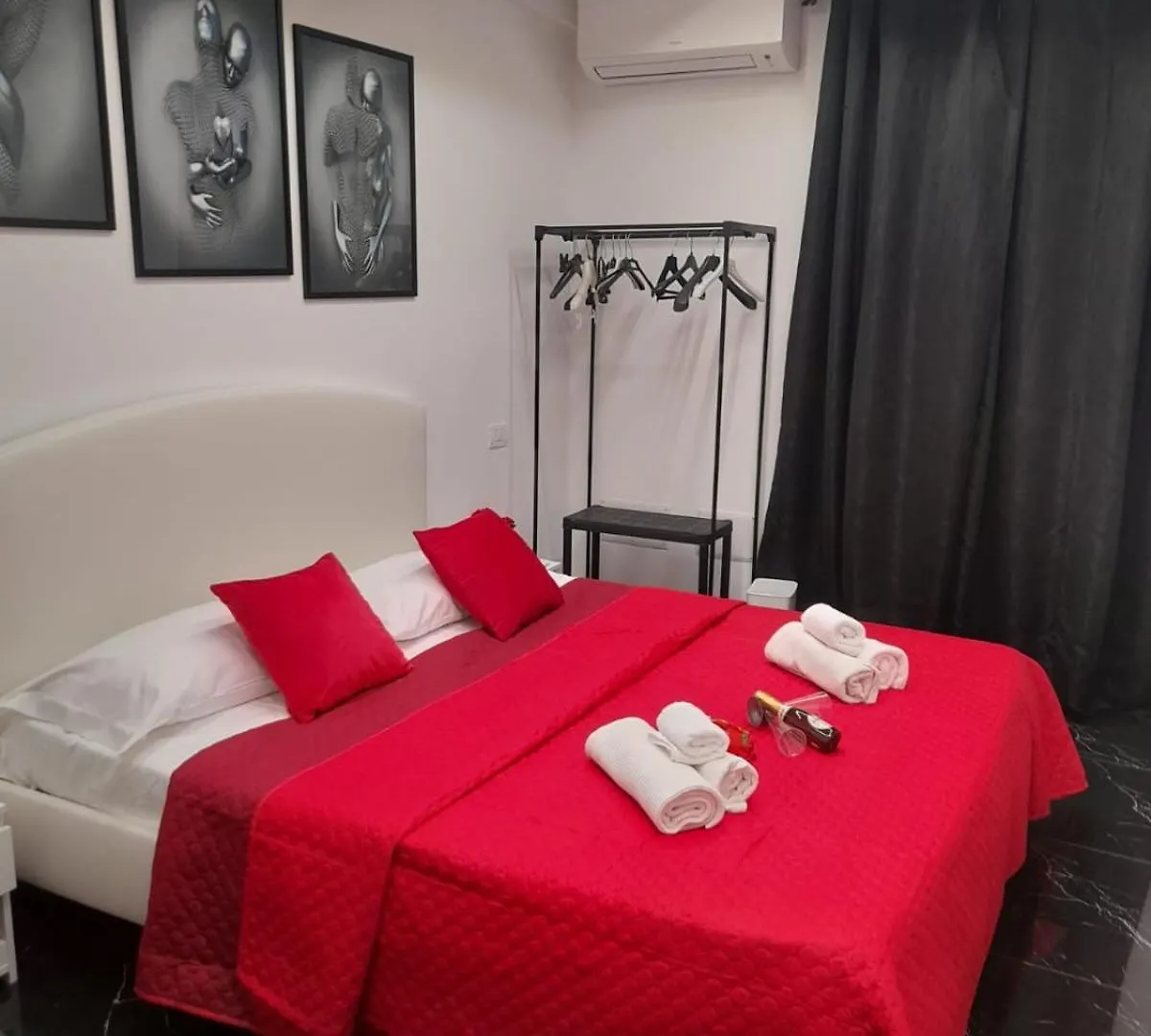 Отель Lux House Naples Airport 0*,